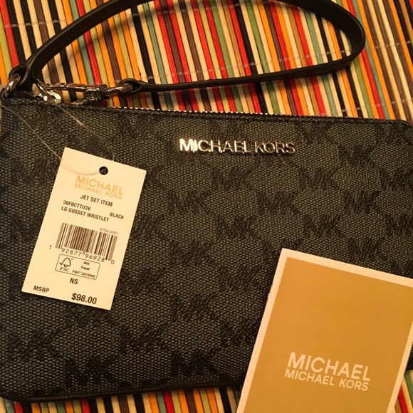 Michael Kors Lg Gusset wristlet - Picture 5 of 5